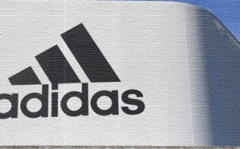 Adidas: 250 mln di euro di danni dalla chiusura negozi in Russia